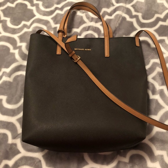 Michael Kors Handbags - Michael Kors bag